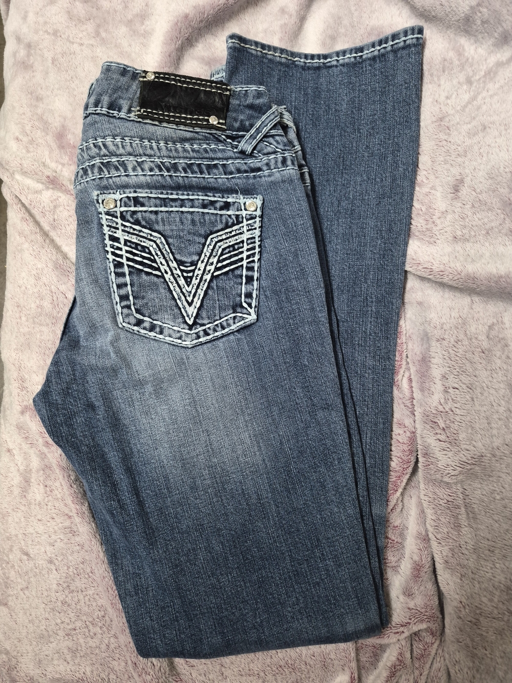 Vigoss Women's Boot Cut Jeans in Mid Blue with White Embroidered Pocket